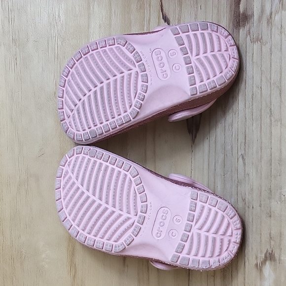 Crocs Kids Classic Glitter Clog Pink Color - Picture 9 of 11